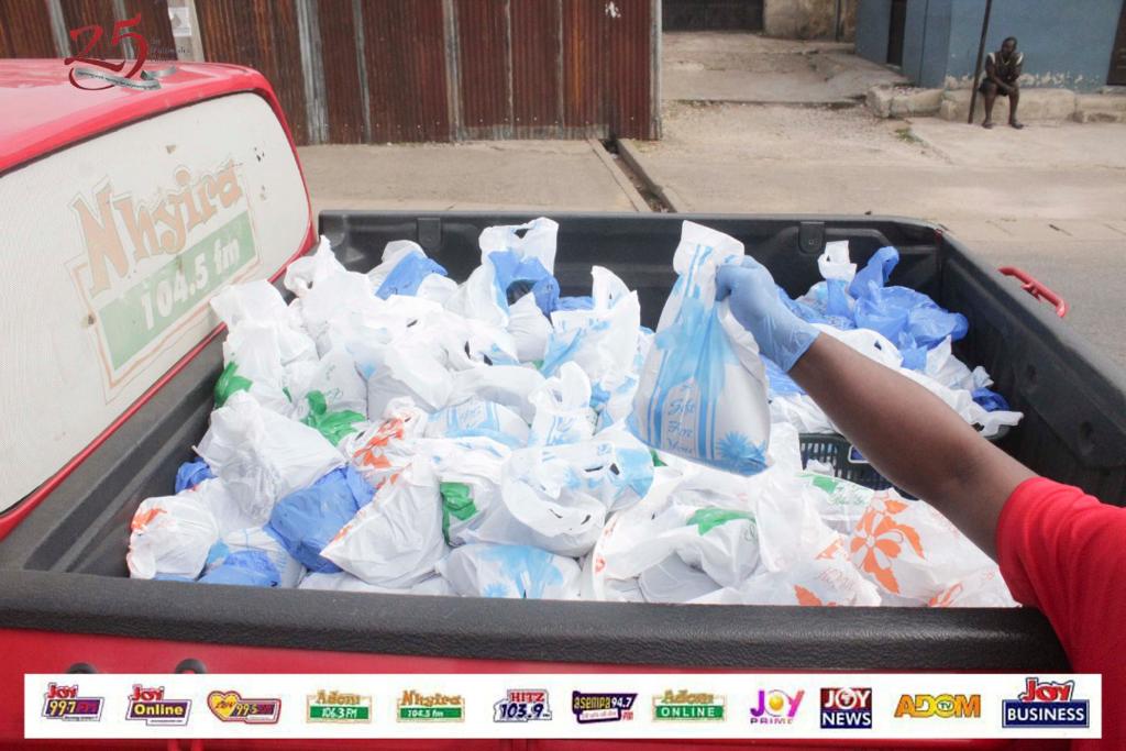 Luv FM feeds the poor and deprived in Kumasi's lockdown areas
