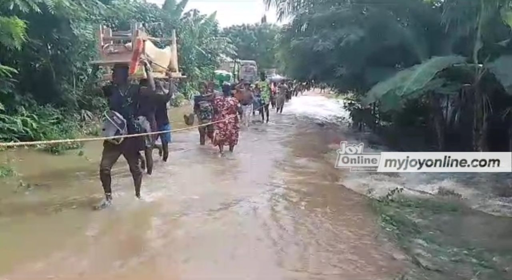 Akosombo dam spillage: Tanker Owners Union donate items worth GH¢500k to displaced Aveyime, Adidome and Mepe residents