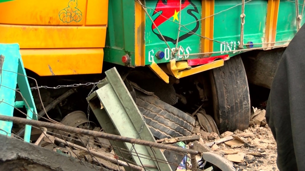 Heavy-duty truck crashes into stalls at Anloga Junction, injures 7-month old baby