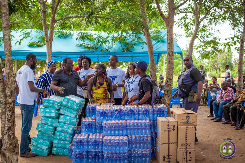 Akosombo Dam spillage: Foundation commits to drilling boreholes after donating to Battor victims