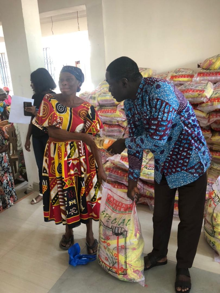 SAMETROO Company fetes widows in Tarkwa in the spirit of Christmas 2 2 29