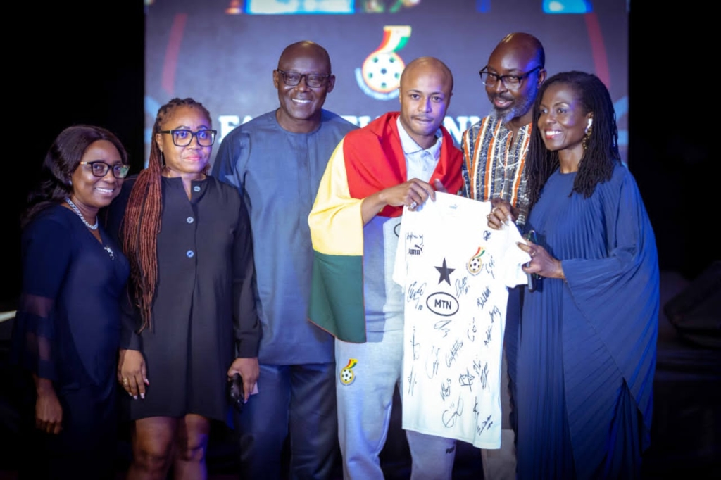 CCSSO, Madam Adwoa Wiafe ( extreme right ) with the captian of the Black Stars and some MTN officials holding a signed jersey