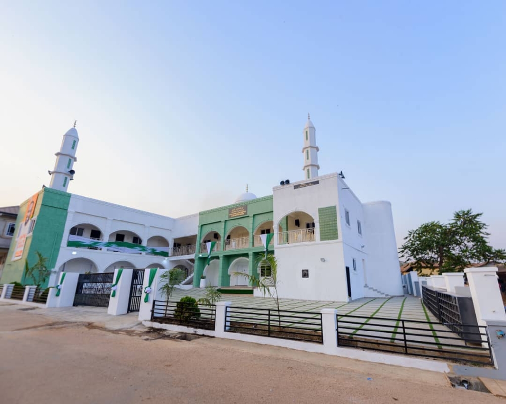 Chief Imam, Agogo Omanhene commission ultramodern mosque built by Ohene Kwame Frimpong
