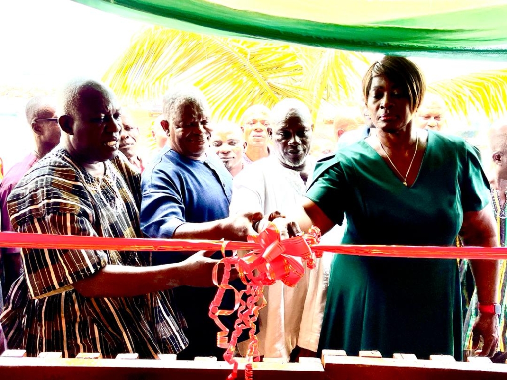 Tullow Ghana’s Deputy Managing Director, Cynthia Lumor (Right) helps to cut the tape to commission the facility