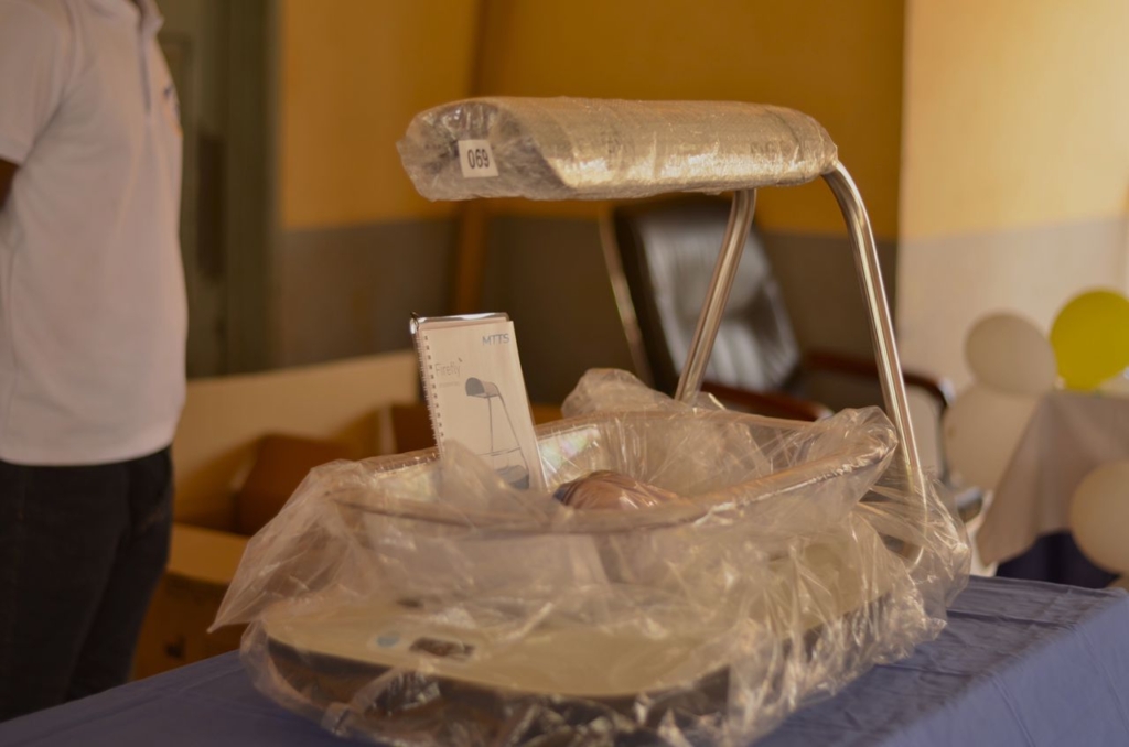 Neonatal jaundice treated with improvised firefly device in Goaso