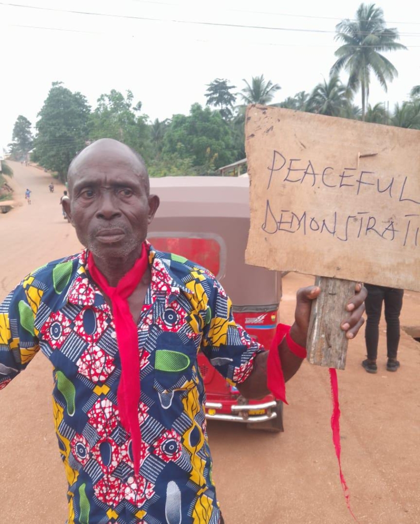 Agenda 111: Farmers demonstrate over unpaid compensation for hospital land at Sehwi Bodi