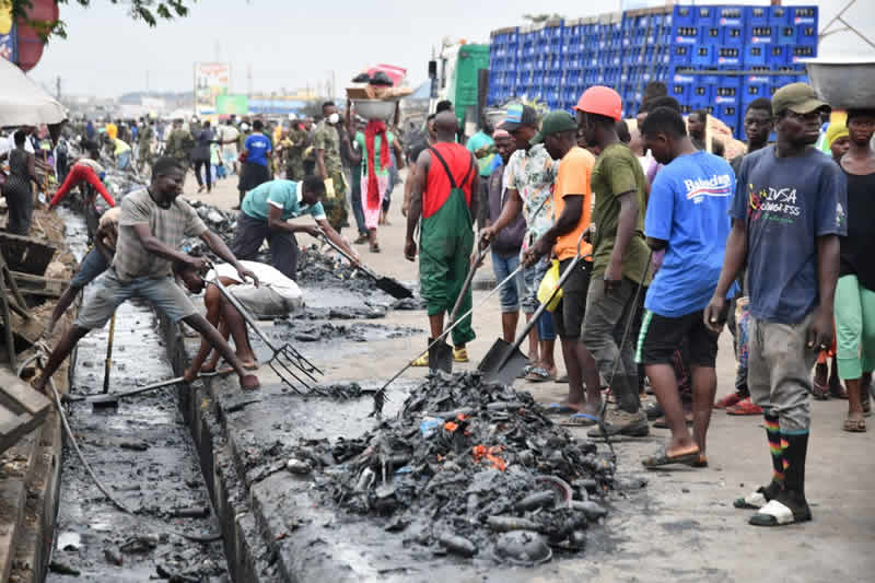 Government clears filth at Agbobloshie market