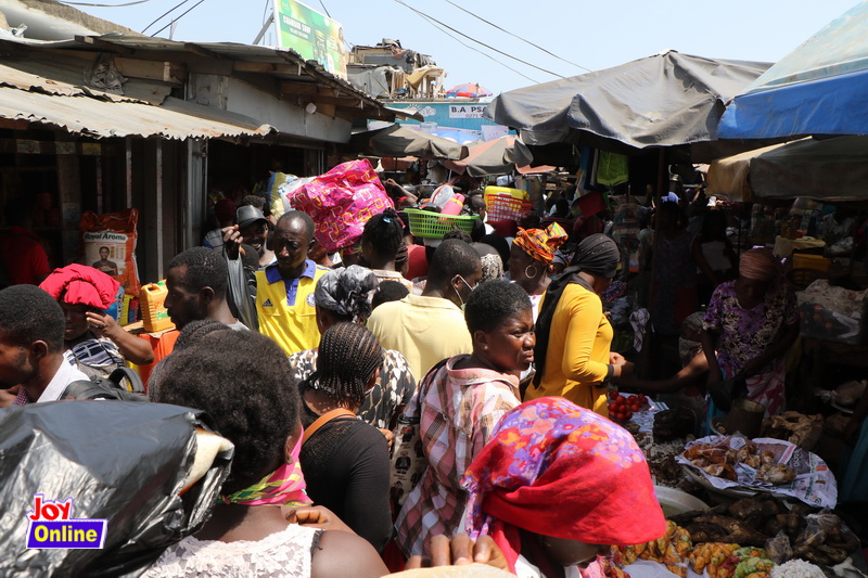 Photos: How social distancing is observed in markets