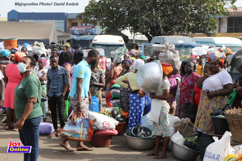 Photos: How social distancing is observed in markets