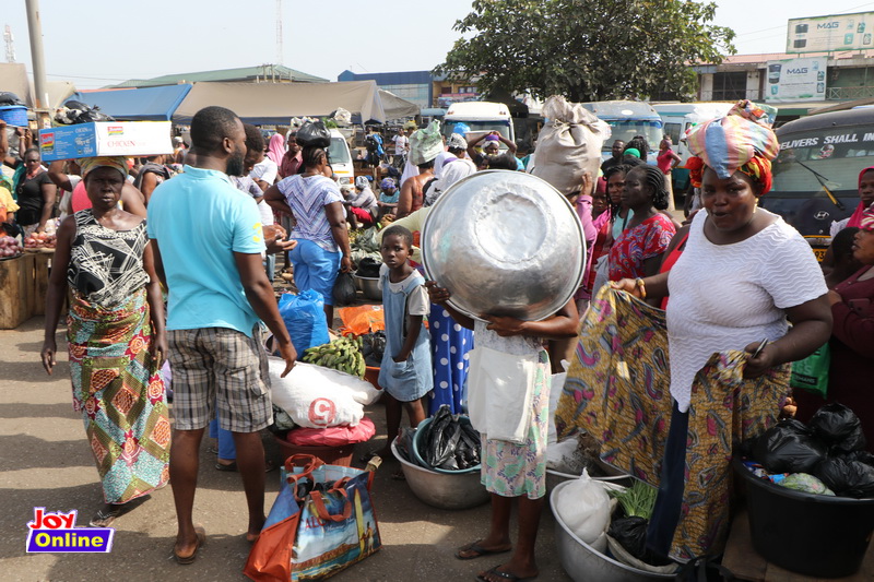 Photos: How social distancing is observed in markets