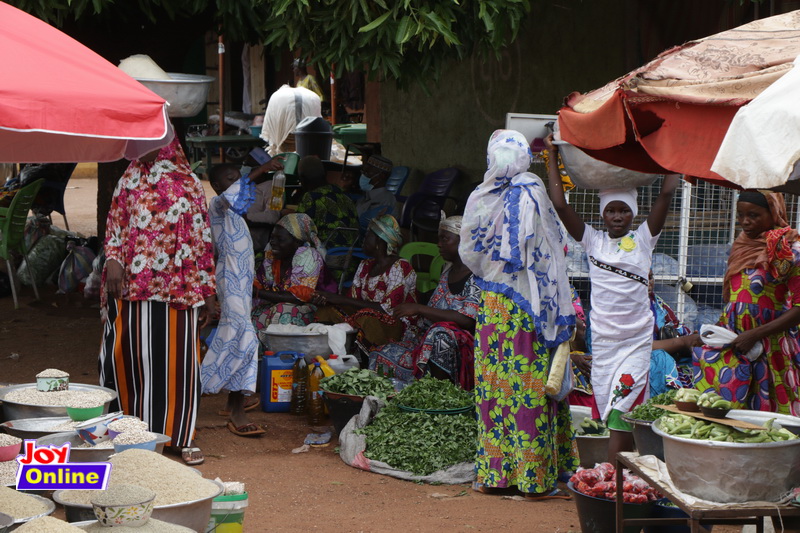 Photos: How social distancing is observed in markets