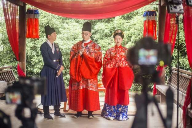 Special effects and virtual guests: China weddings go online