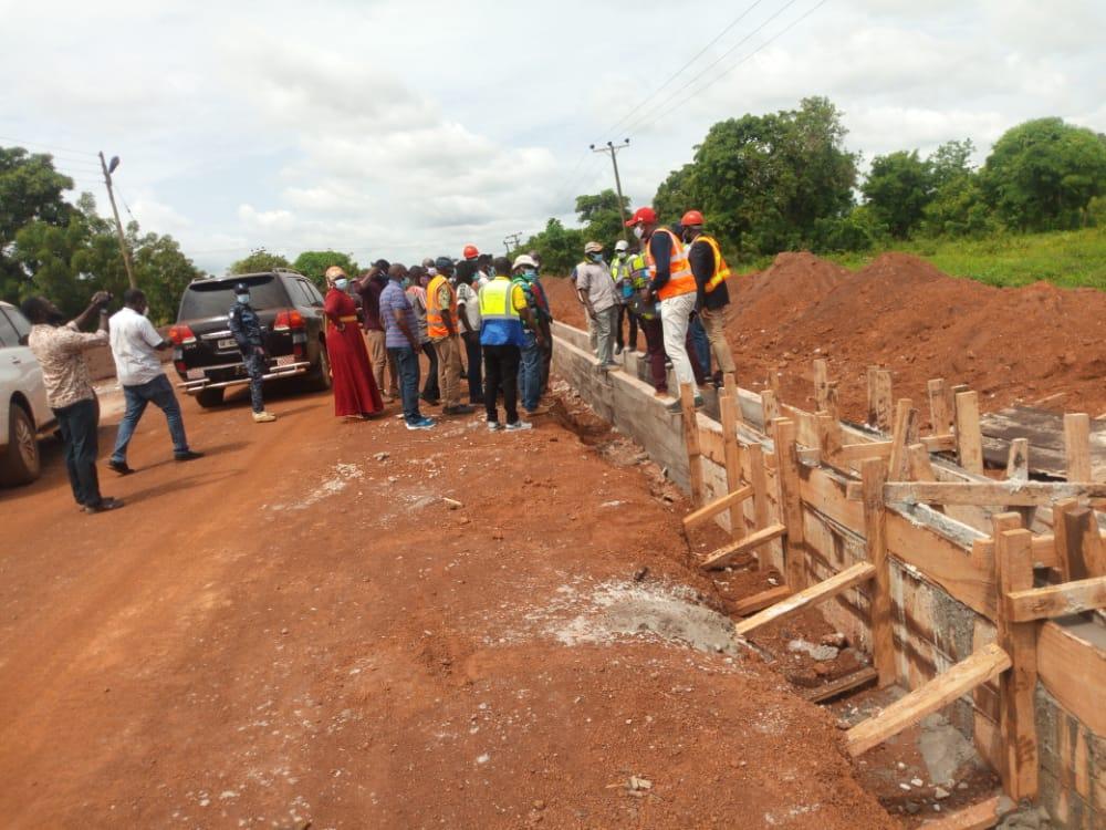 Roads Minister inspects road projects in two regions