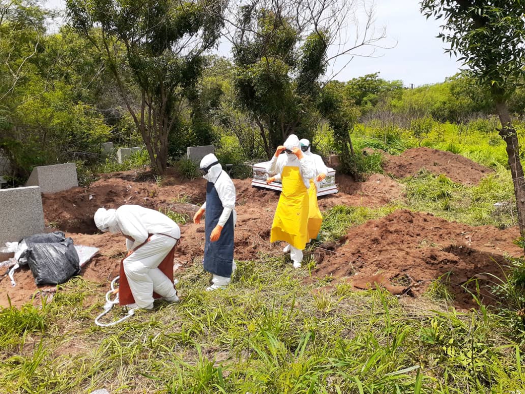 Photos from the burial of 5 Covid-19 victims