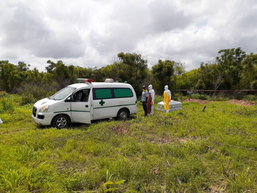 Photos from the burial of 5 Covid-19 victims