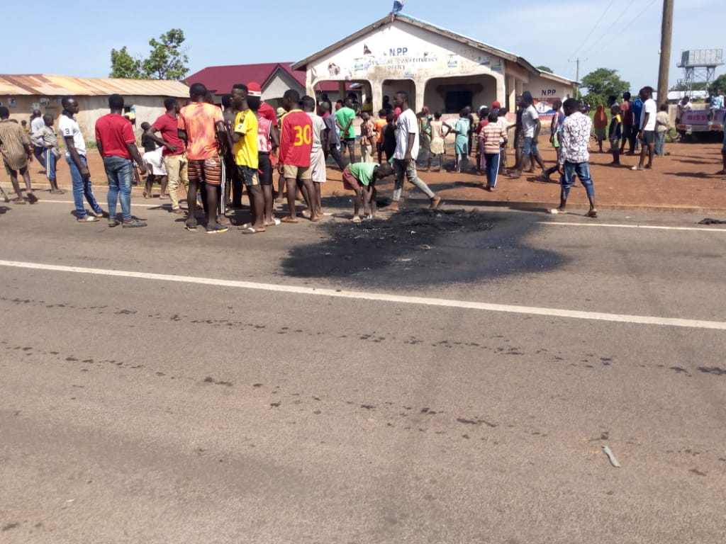 NPP Primaries: Irate supporters of defeated aspirant besiege Wulensi party office threatening to burn it down