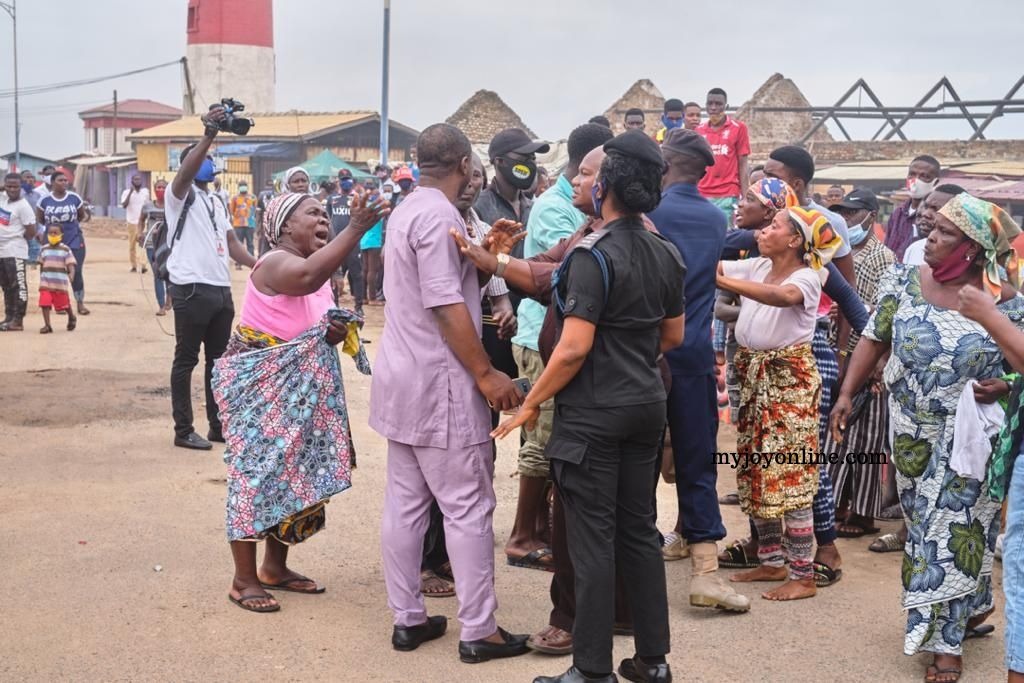 Disregard for social distance, no face mask characterises voters' registration exercise at Odododiodoo