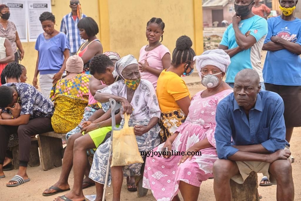 Disregard for social distance, no face mask characterises voters' registration exercise at Odododiodoo