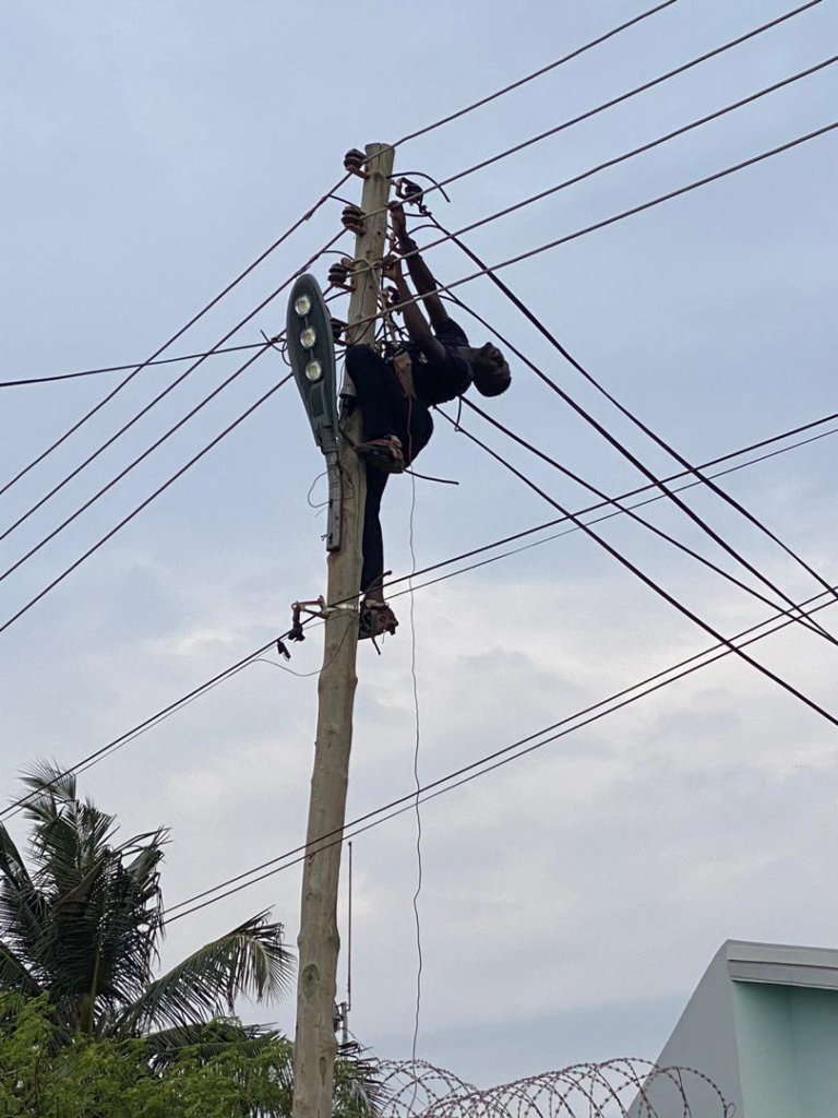 Electrician electrocuted on high tension pole in Sakumono