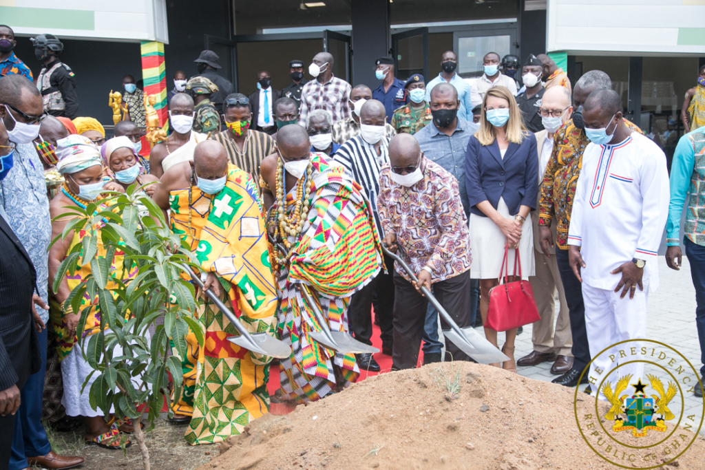 President Akufo Addo cuts the sod for the construction of Phase 2 of the University