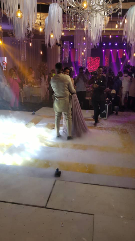 Joe Mettle ties knot in white wedding