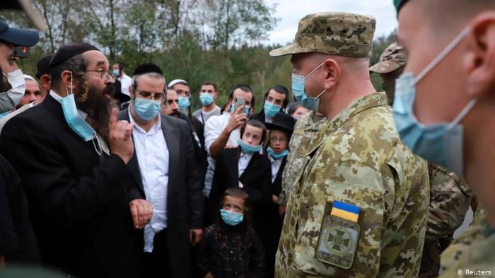 Jewish pilgrims leave border as Ukraine upholds travel ban