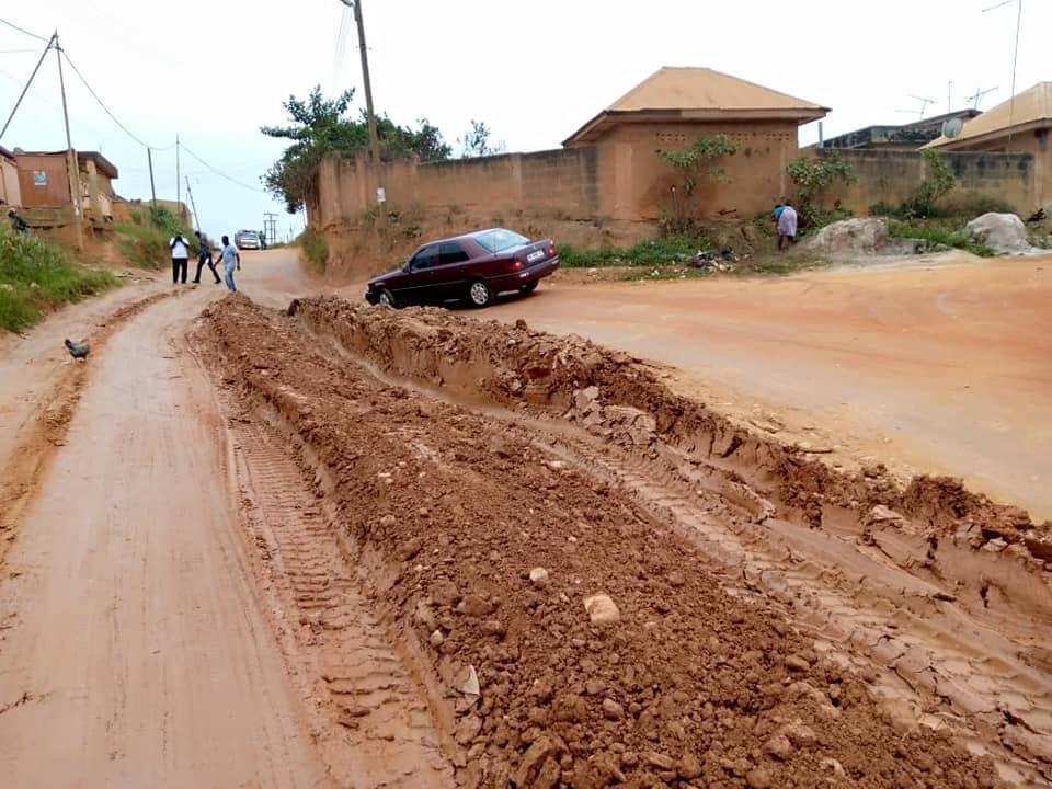 Santasi residents demonstrate over poor nature of roads in the area