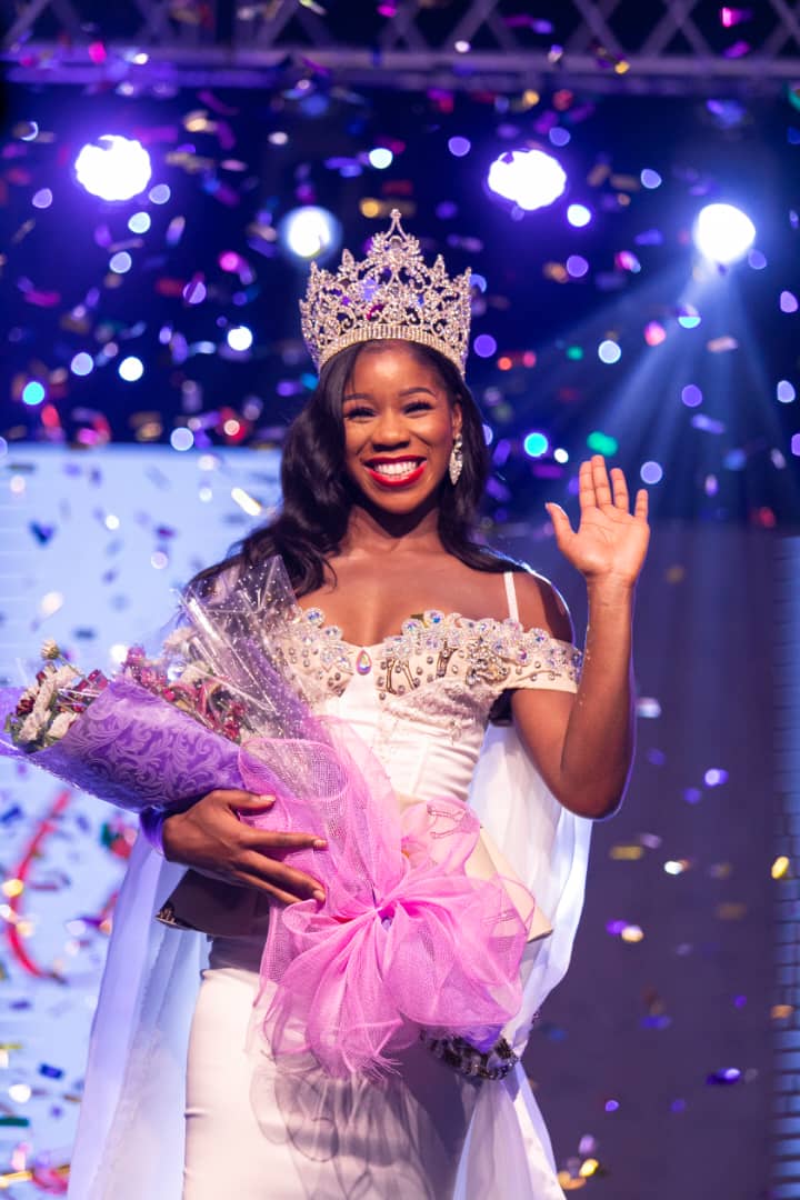 Miss Universe Zozibini Tunzi Crowns Miss Mexico Andrea Meza