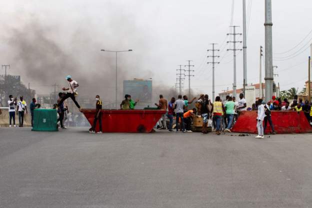 A hundred arrested at Angolan protests