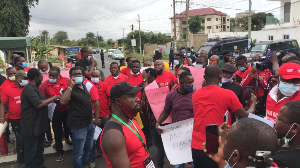 Nigerian traders picket High Commission in Ghana over closure of shops