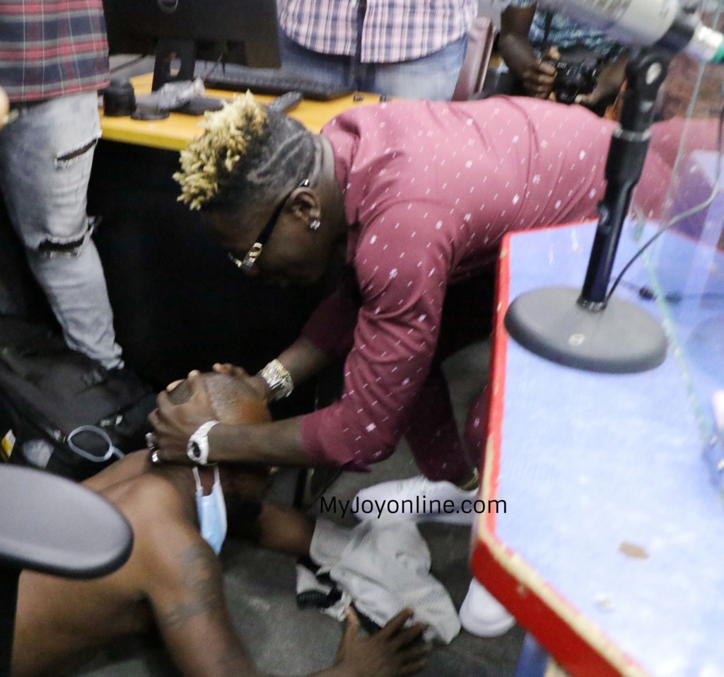 Photos of driver who abandoned his passengers to follow his idol Shatta Wale