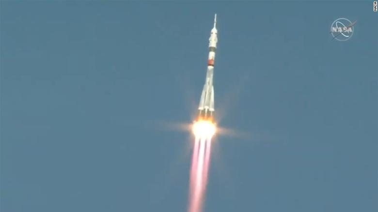 NASA astronaut, Russian cosmonauts launch to the space station ...
