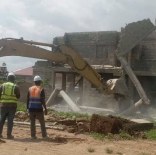 Government pulls down buildings on Boundary Road in East Legon