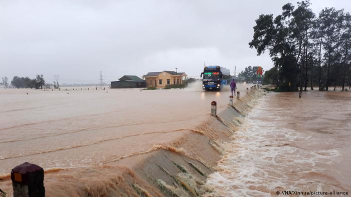 Vietnam: Devastating landslides hit army camp