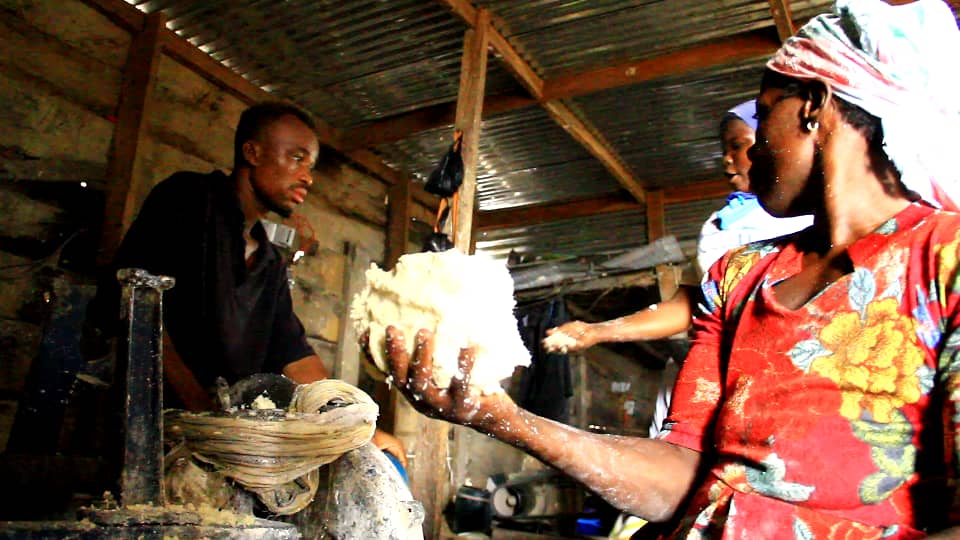 2 university students support their father's grinding mill business to employ 200