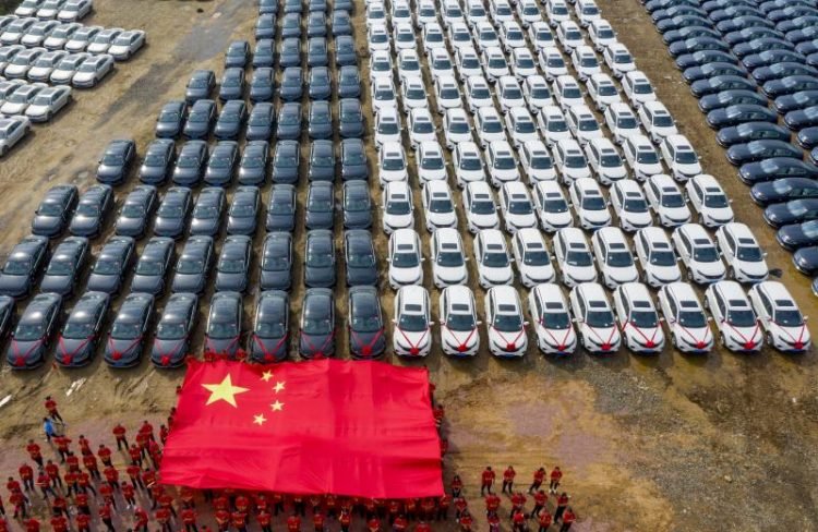 Company gifts employees 4,116 new cars as bonus for surpassing profit target Company gifts employees 4,116 new cars as bonus for surpassing profit target