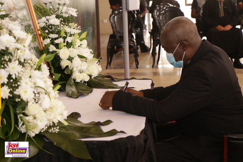 Photos: Diplomats, clergy sign Rawlings' book of condolence