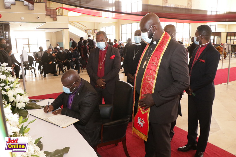 Photos: Diplomats, clergy sign Rawlings' book of condolence