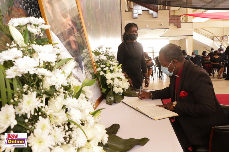 Photos: Diplomats, clergy sign Rawlings' book of condolence