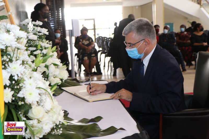 Photos: Diplomats, clergy sign Rawlings' book of condolence