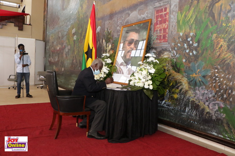 Photos: Diplomats, clergy sign Rawlings' book of condolence