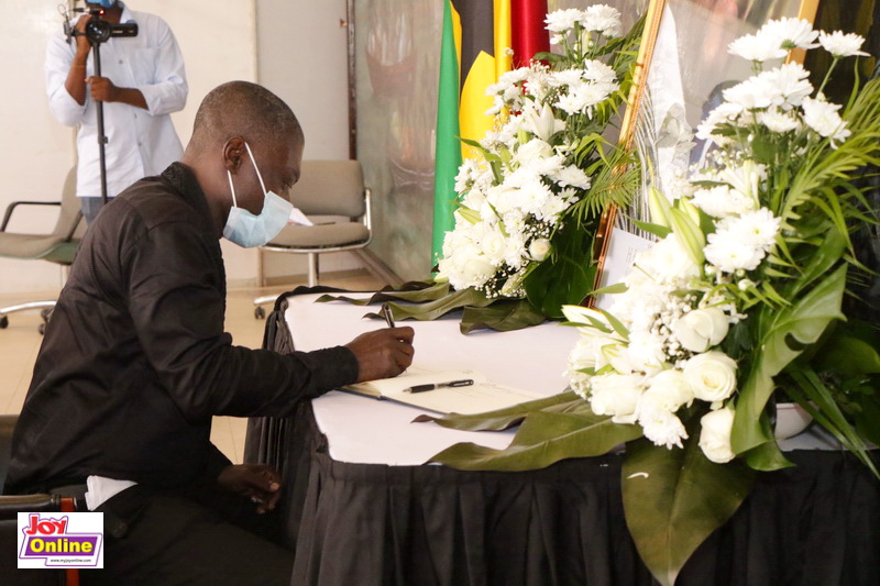 Photos: Diplomats, clergy sign Rawlings' book of condolence