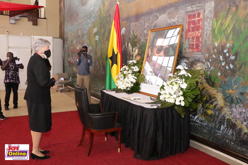 Photos: Diplomats, clergy sign Rawlings' book of condolence