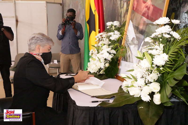 Photos: Diplomats, clergy sign Rawlings' book of condolence