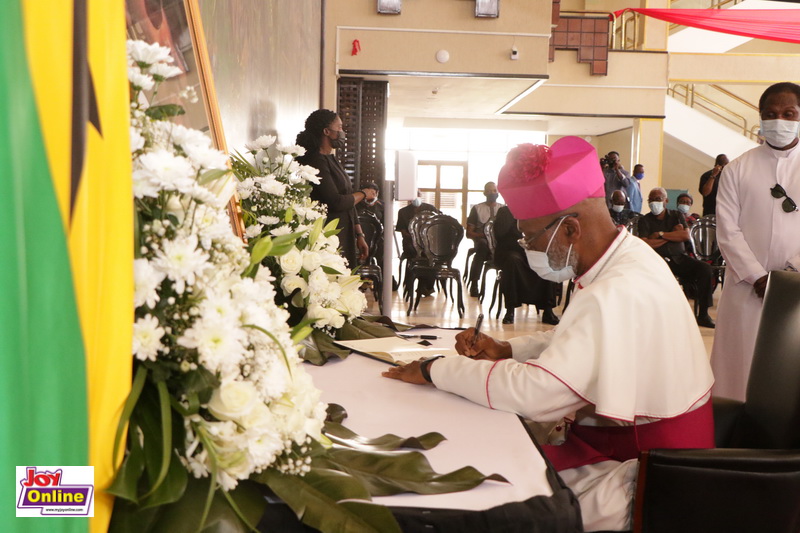 Photos: Diplomats, clergy sign Rawlings' book of condolence