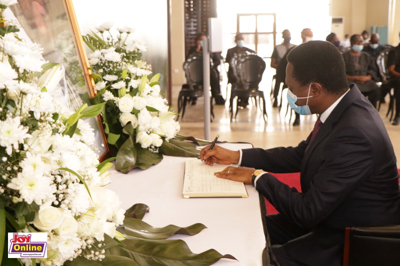 Photos: Diplomats, clergy sign Rawlings' book of condolence