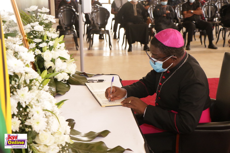 Photos: Diplomats, clergy sign Rawlings' book of condolence