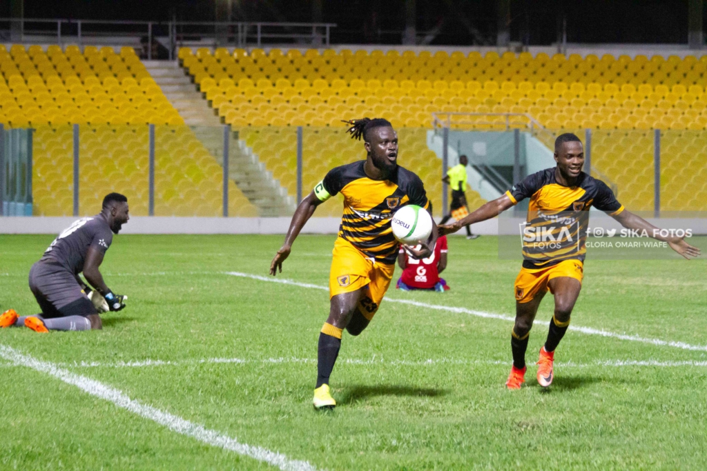 In pictures: Hearts 2-2 AshGold