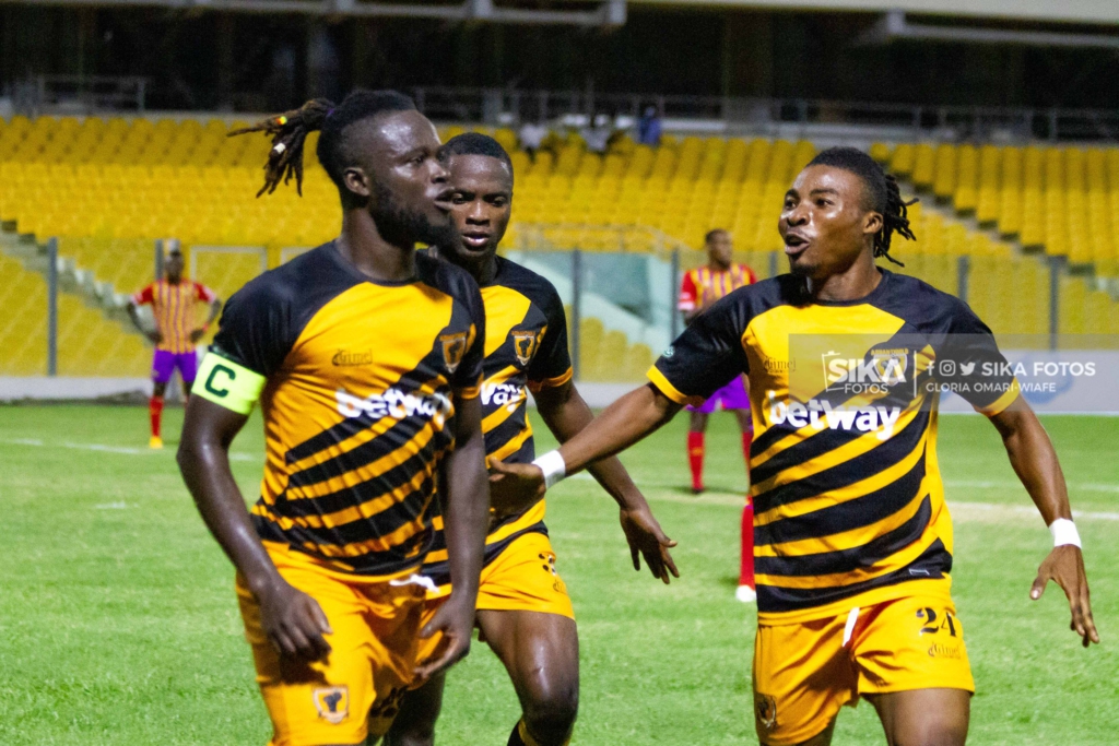 In pictures: Hearts 2-2 AshGold