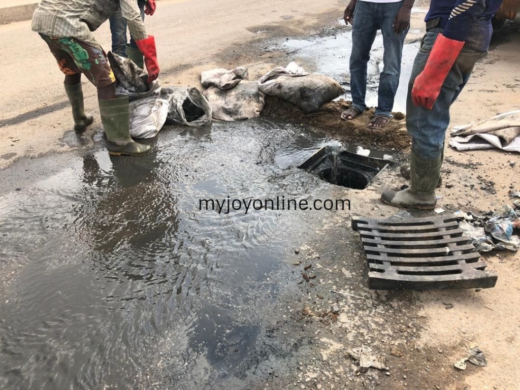 #JoyInYourCommunity: Commuters lament poor roads at Hansonic in Dansoman